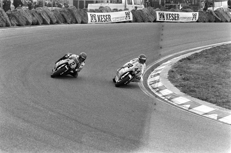 Will Hartog (44 gepasseerd door Randy Mamola (2), Bestanddeelnr 931-0185