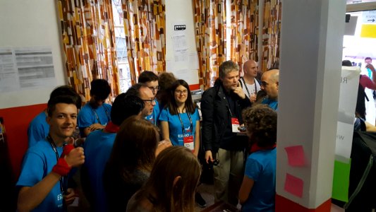 Wikimania 2016-Jimmy Wales surprises student volunteers with visit (1)