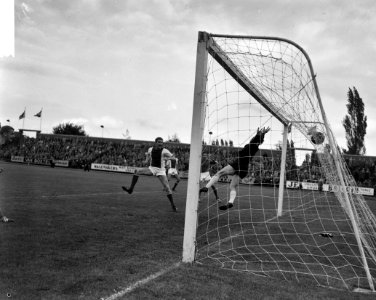 Willem II tegen Ajax 0-1. Cees Groot maakt doelpunt, Bestanddeelnr 913-0196