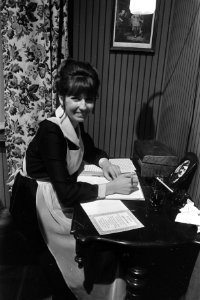 Willeke Alberti als dienstmeisje Marleen Spaargaren, Bestanddeelnr 923-4580