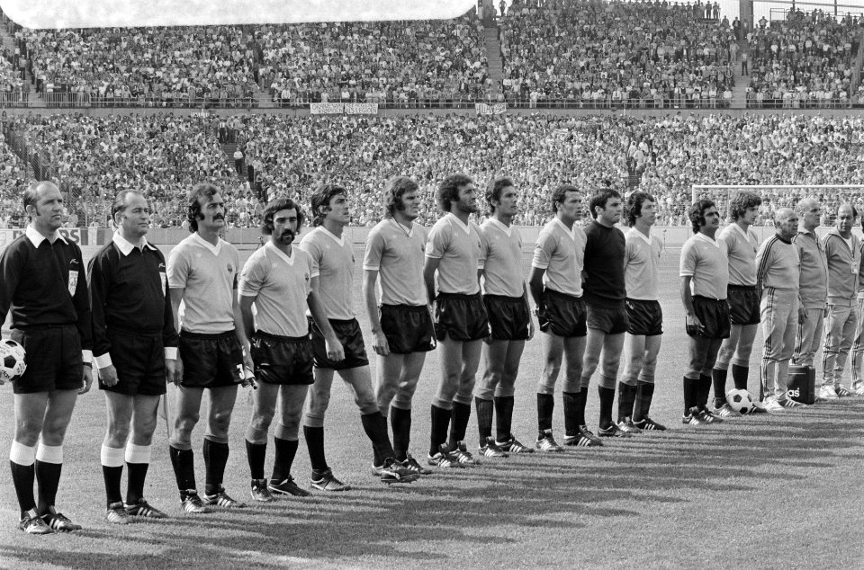 Wereldkampioenschap voetbal 1974 Nederland tegen Uruguay 2-0 elftallen tijdens, Bestanddeelnr 927-2609