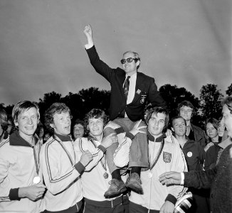 Wereldbeker Hockey te Amstelveen, finale, Nederland tegen India, coach Ad van Gr, Bestanddeelnr 926-6539