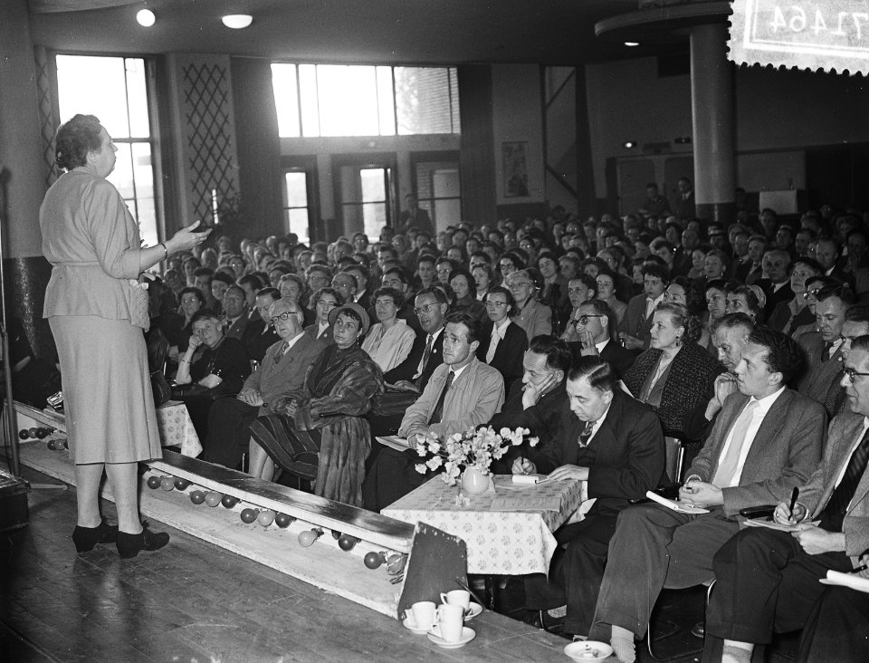Wereld Vrijgezellendag in de Houtrusthallen te Den Haag, Bestanddeelnr 907-1464