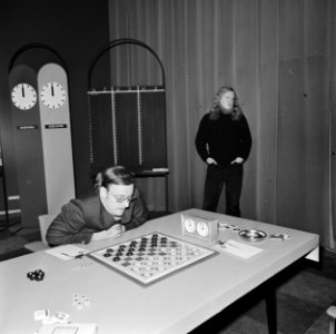 Wereldkampioenschappen dammen in Den Haag , Andreiko en Sijbrands (staand), Bestanddeelnr 926-7197