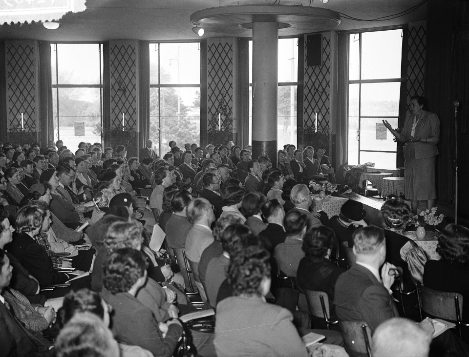 Wereld Vrijgezellendag in de Houtrusthallen te Den Haag, Bestanddeelnr 907-1463