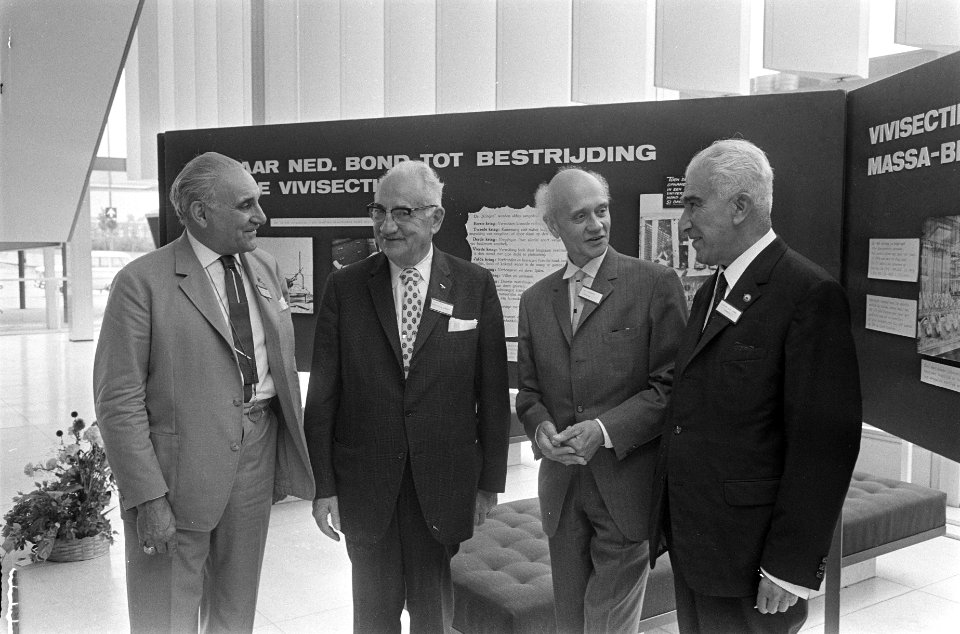Wereldcongres Anti-Vivisectie in de RAI. Professor J. Duranton de Magny (F), pro, Bestanddeelnr 920-5671
