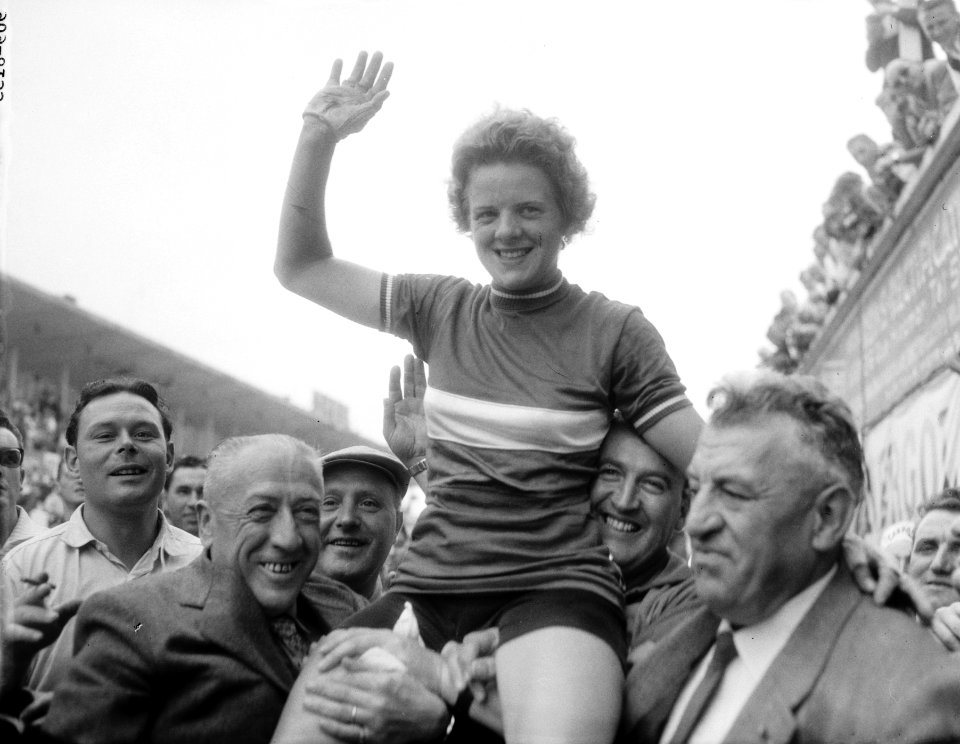 Wereldkampioenschappen amateurs dames op de weg te Reims wereldkampioene Elsy Ja, Bestanddeelnr 909-8133
