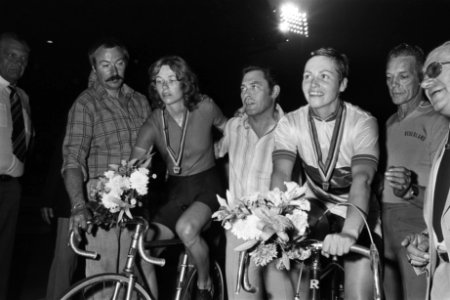 Wereldkampioene Keetie van Oosten-Hage (r), Anne Möhlmann-Riemersma die tweede w, Bestanddeelnr 930-4203