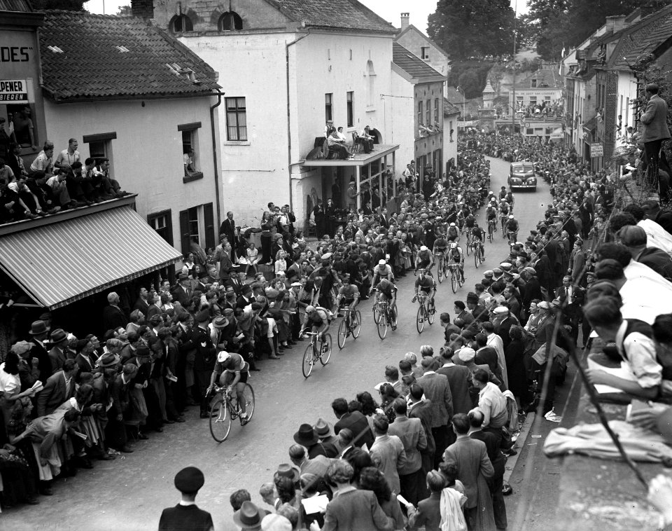 Wereldkampioenschap wielrennen op de weg in Valkenburg. Professionals. De kopgro, Bestanddeelnr 902-9344