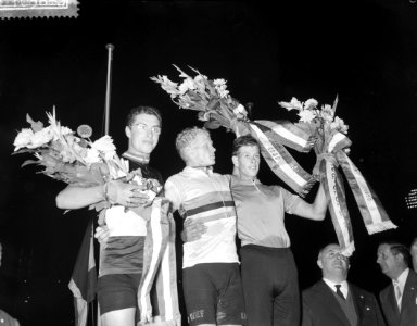 Wereldkampioenschap wielrennen op de baan in Amsterdam v.l.n.r. Deconinck (Belgi, Bestanddeelnr 910-5882