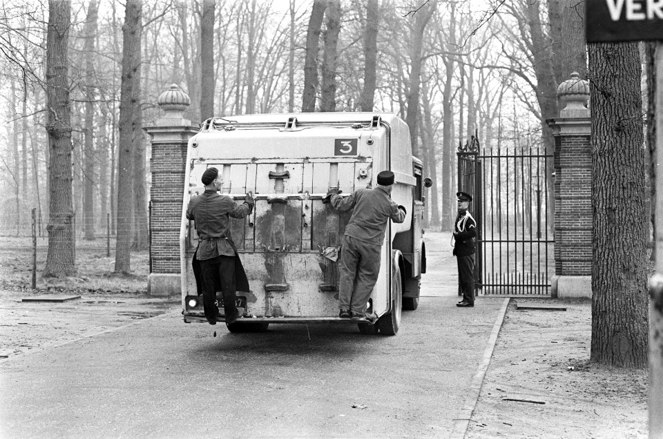 Wel en wee rond kasteel Drakensteyn Wanneer er nog volledige rust heerst komt a, Bestanddeelnr 920-2283