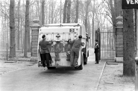 Wel en wee rond kasteel Drakensteyn Wanneer er nog volledige rust heerst komt a, Bestanddeelnr 920-2283