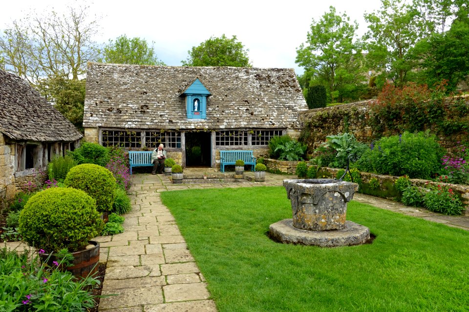 Well Court - Snowshill Manor - Gloucestershire, England - DSC09640