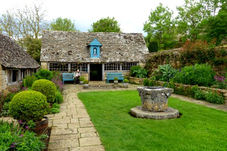 Well Court - Snowshill Manor - Gloucestershire, England - DSC09640