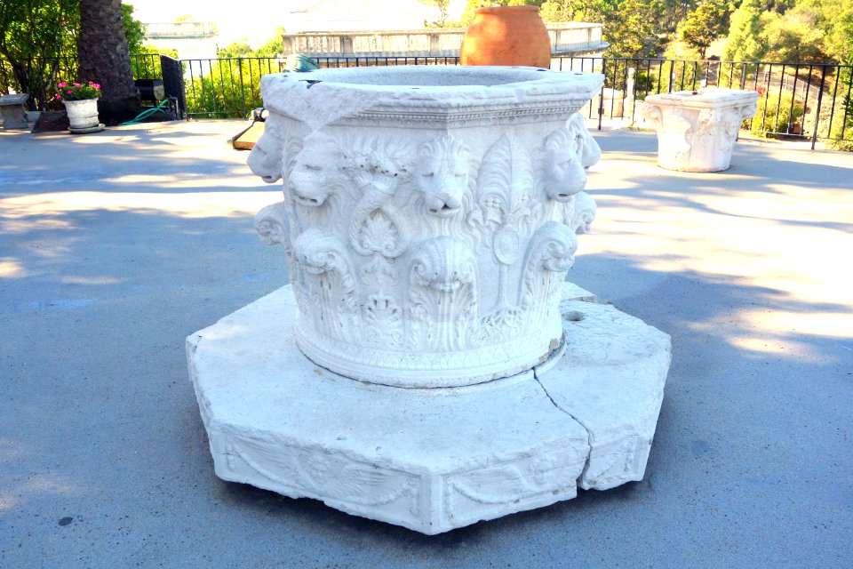 Well head, Istrian stone with lion heads, acanthus leaves, and cornucopias, Italy, 15th century - Hearst Castle - DSC06641