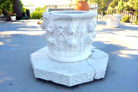 Well head, Istrian stone with lion heads, acanthus leaves, and cornucopias, Italy, 15th century - Hearst Castle - DSC06641