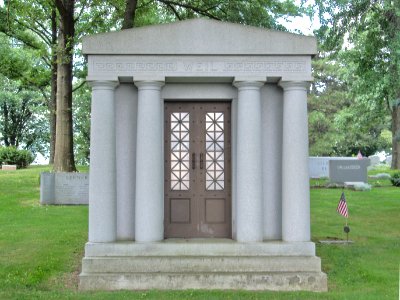 Weil Mausoleum, West View Cemetery, 2015-07-27, 01