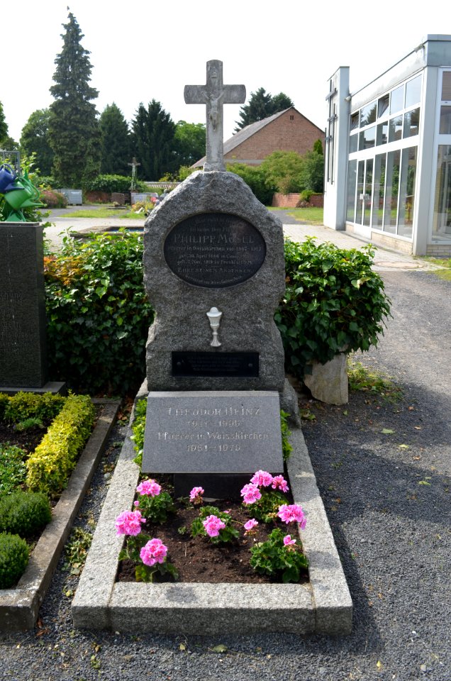 Weißkirchen, Friedhof, Grab Pfarrer Mosel