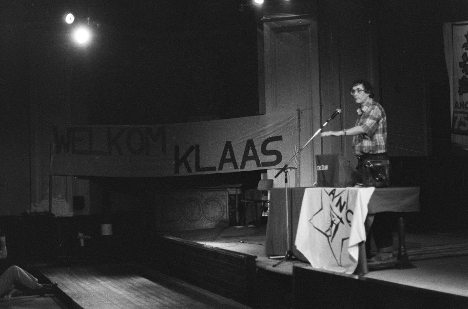 Welkomstmanifestatie Klaas de Jonge in De Duif te Amsterdam toespraak Klaas de , Bestanddeelnr 934-0743