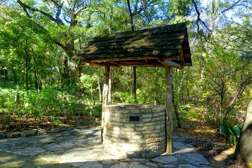Well - Swedish Log Cabin - Zilker Botanical Garden - Austin, Texas - DSC08814