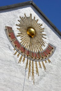 Weilheim, Apostelkirche, Sonnenuhr, 1