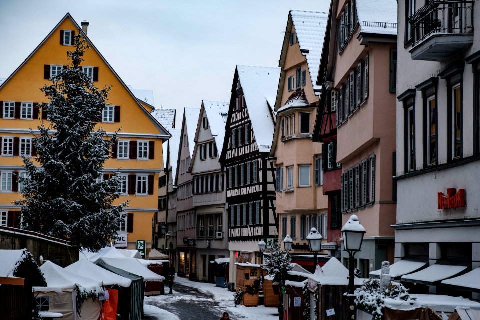 Weihnachtsmarkt-Tuebingen-Stiftskirche