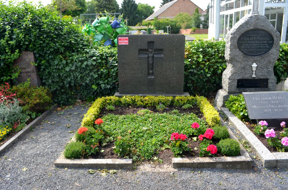 Weißkirchen, Friedhof, Grab Pfarrer Reichwein
