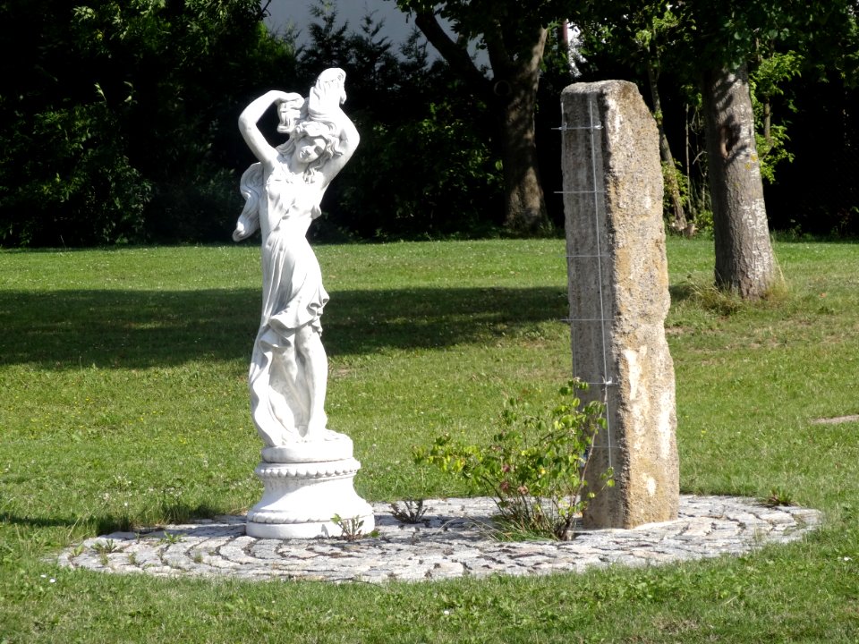Weiße Frau vom Dornheimer Gut 4