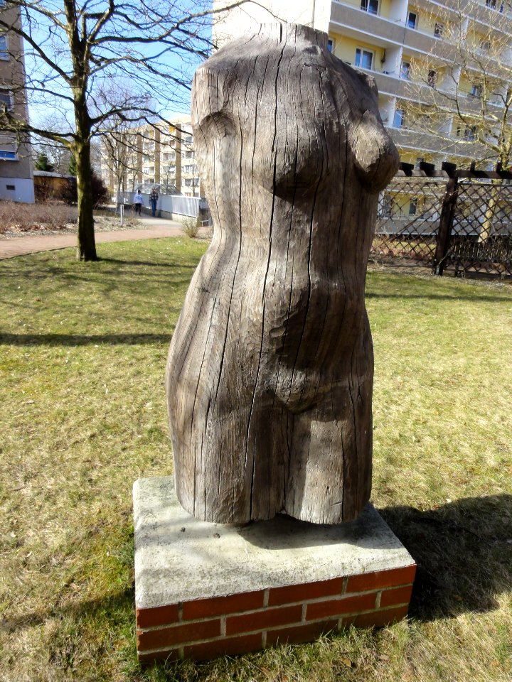 Weißwasser Weiblicher Torso E. Klauß 02