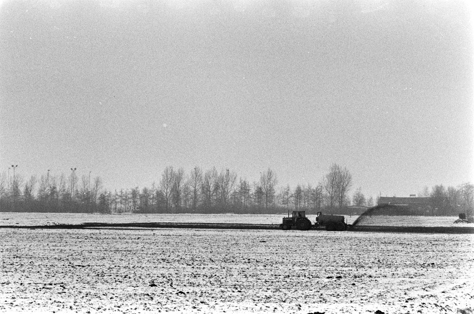 Weiland wordt bemest, Bestanddeelnr 933-5306