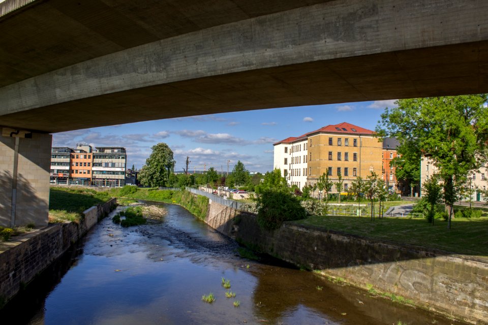 Weißeritz unter Löbtauer Brücke richtung Elbe