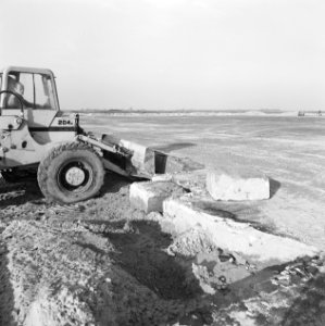 Werkzaamheden, bulldozers, zandcementstortsteen, Bestanddeelnr 253-7587
