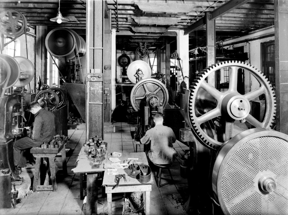 Werkplaats met machines voor metaalbewerking bij de fa Gerritsen & Van Kempen i, Bestanddeelnr 190-0524