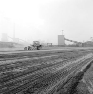 Werktuigen, aanleg en verbeteren wegen, hoogovens, Bestanddeelnr 251-3859