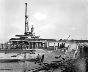 Werkzaamheden aan de nieuwe pier te Scheveningen, Bestanddeelnr 910-9944