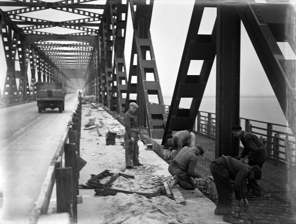 Werkzaamheden aan de Moerdijkbrug, Bestanddeelnr 902-5403
