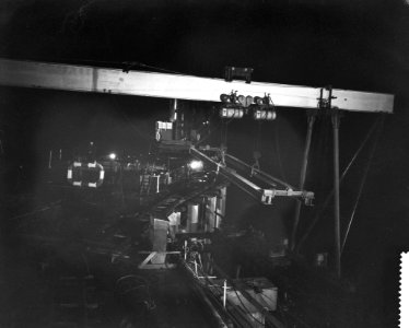 Werkzaamheden aan de pier te Scheveningen, s avonds, Bestanddeelnr 911-8077