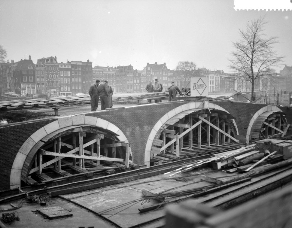 Werkzaamheden aan brug over de Nieuwe Prinsengracht bij Carre, Bestanddeelnr 910-9117