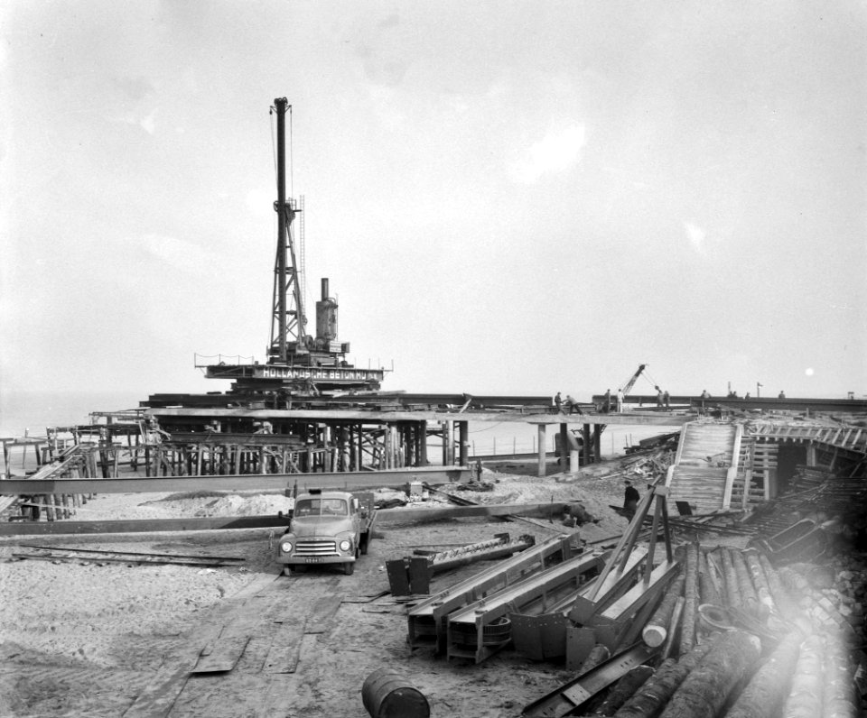 Werkzaamheden aan de nieuwe pier te Scheveningen, Bestanddeelnr 910-9945