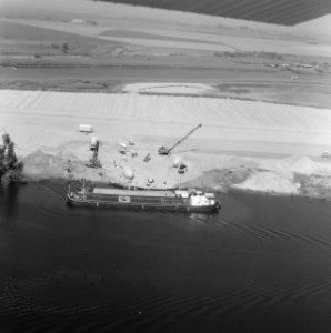 Werkzaamheden, draglines, vrachtwagens, schepen, Bestanddeelnr 250-8676