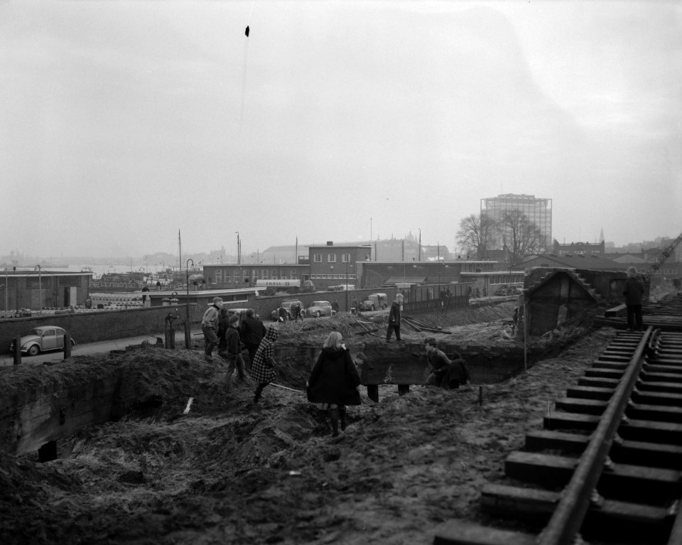 Werkzaamheden aan de IJ-boulevard te Amsterdam begonnen, Bestanddeelnr 911-9052