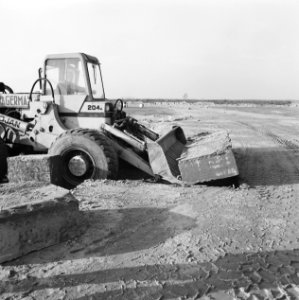 Werkzaamheden, bulldozers, zandcementstortsteen, Bestanddeelnr 253-7588