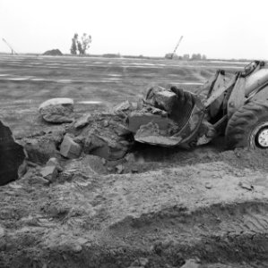 Werkzaamheden, bulldozers, keien, Bestanddeelnr 253-7531