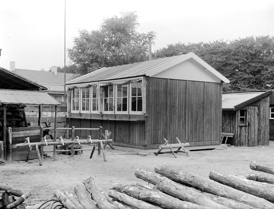 Werkplaats in houten barak, Bestanddeelnr 162-0821