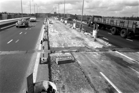 Werkzaamheden aan de Utrechtsebrug te Amsterdam, Bestanddeelnr 922-3035