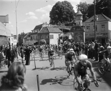 Wereldkampioenschappen Wielrennen op de weg te Valkenburg. Amateurs. Het peloton, Bestanddeelnr 902-9319