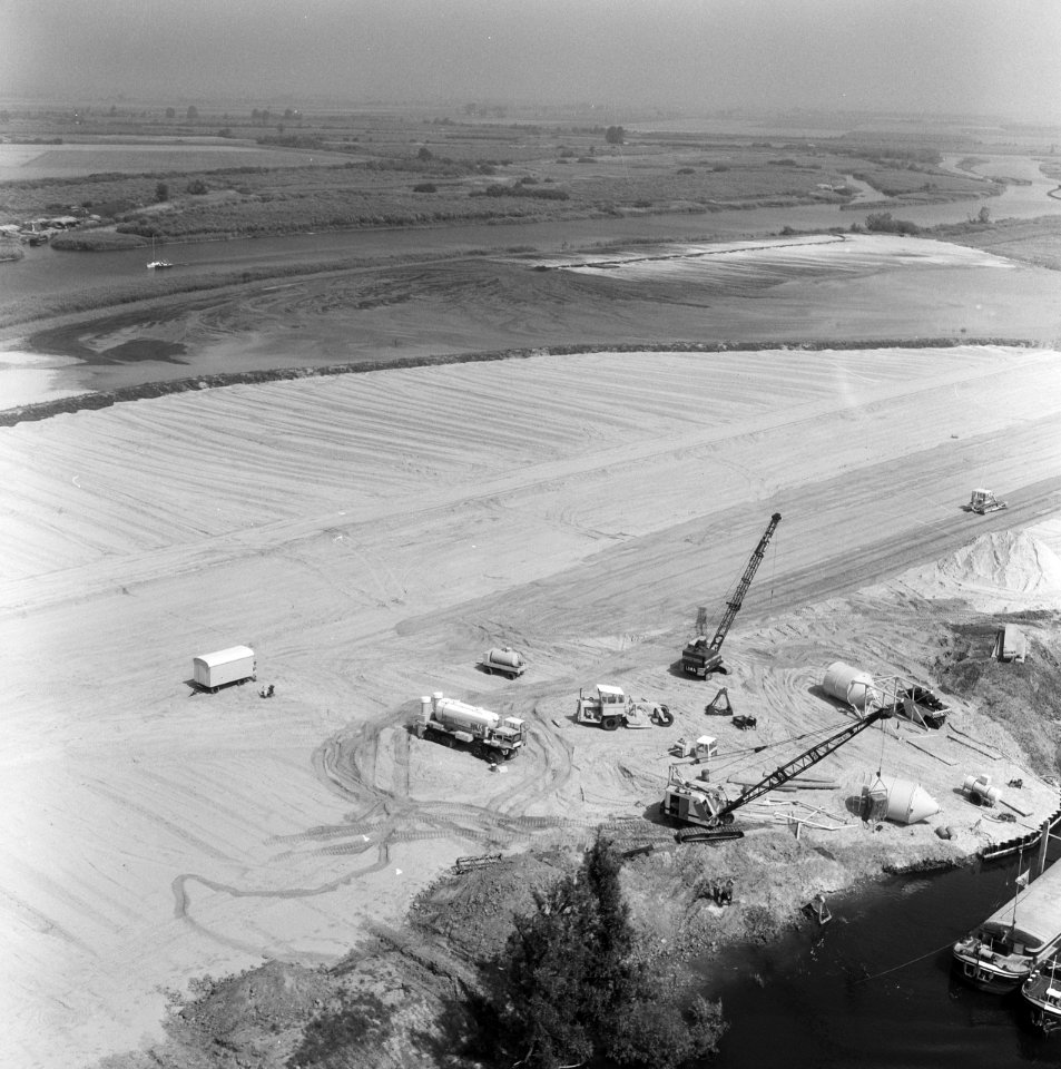 Werkzaamheden, draglines, vrachtwagens, Bestanddeelnr 250-8675