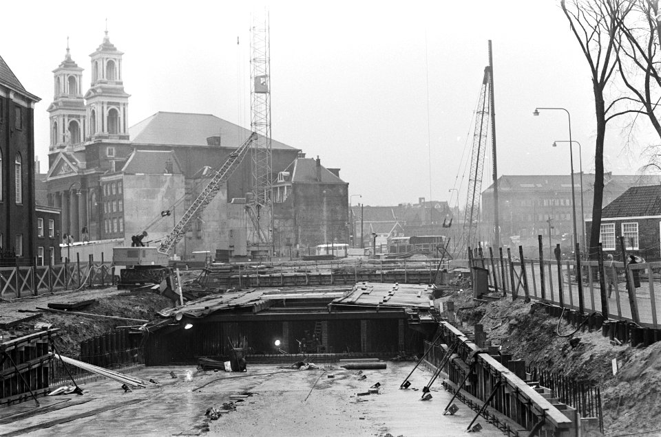 Werkzaamheden aan het Jonas Daniel Meijerplein , ingang tunnel, achtergrond Moze, Bestanddeelnr 920-9234