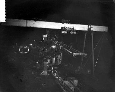 Werkzaamheden aan de pier te Scheveningen, s avonds, Bestanddeelnr 911-8079