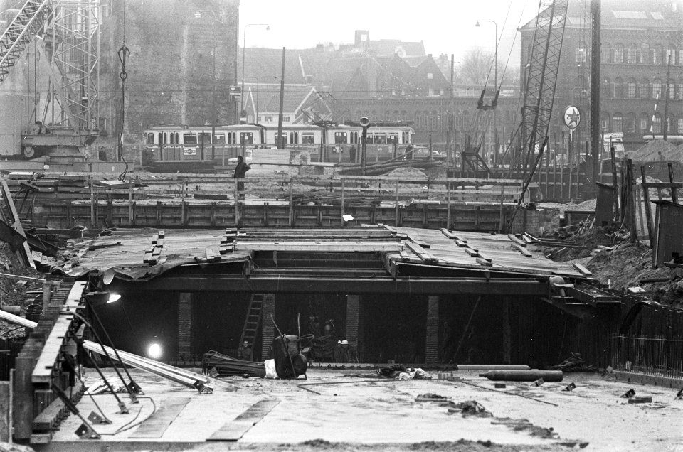 Werkzaamheden aan het Jonas Daniel Meijerplein , ingang tunnel, Bestanddeelnr 920-9235